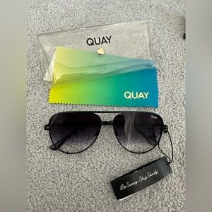 QUAY High Key Mini black sun glasses
